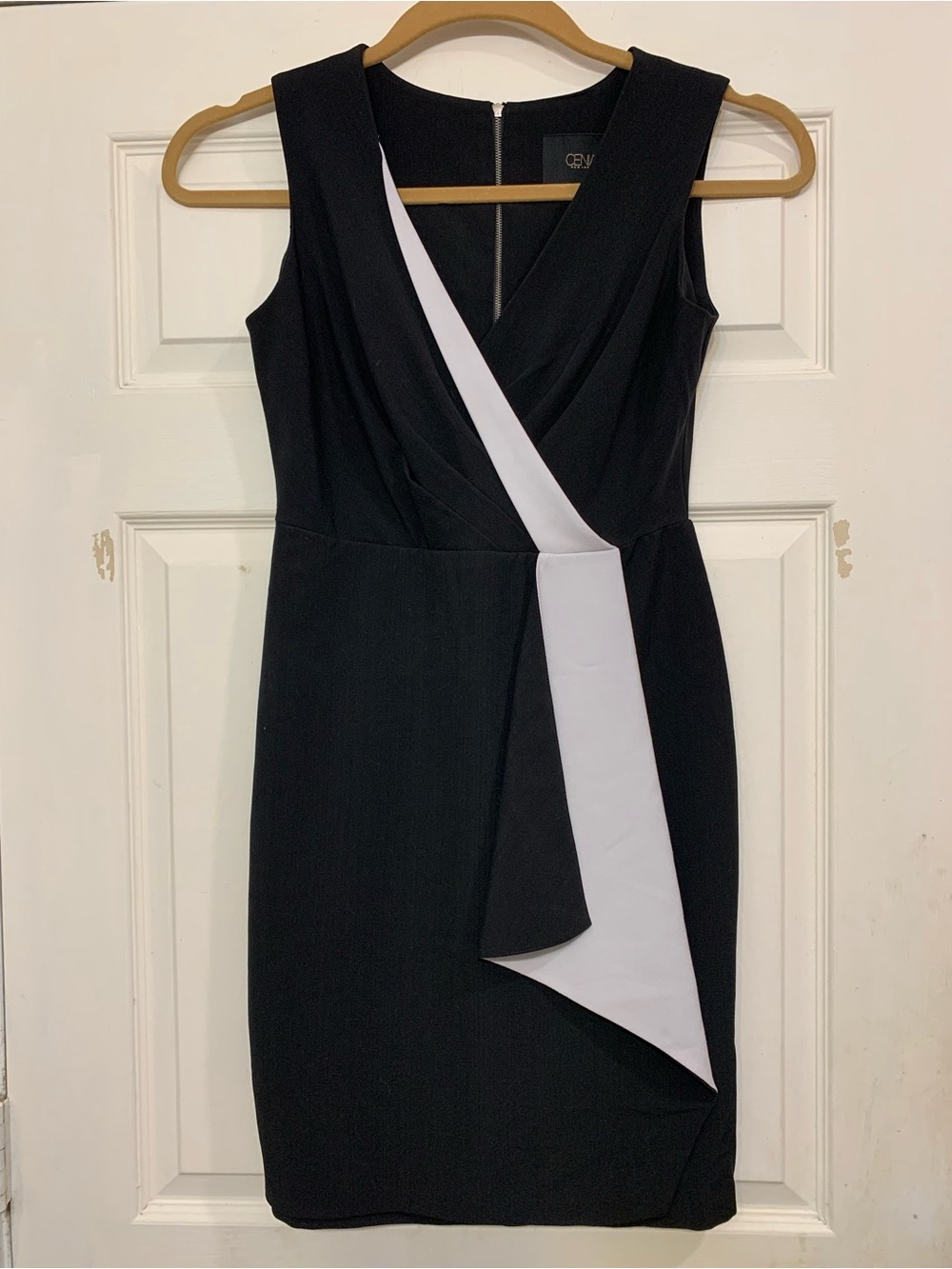 Cenia New York Black & White Sheath Sleeveless Size 4 Dress.           3850F